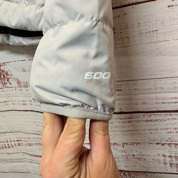 Girls The North Face Reversible Lavender Puffer Coat - Picture 9 of 13